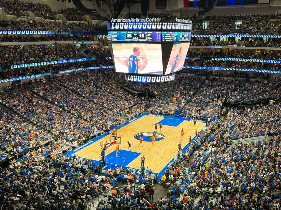 伟德国际合作的NBA球馆内景